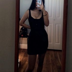 black bodycon dress